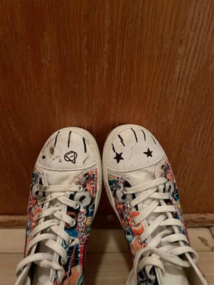Does Sharpie stay on shoes?