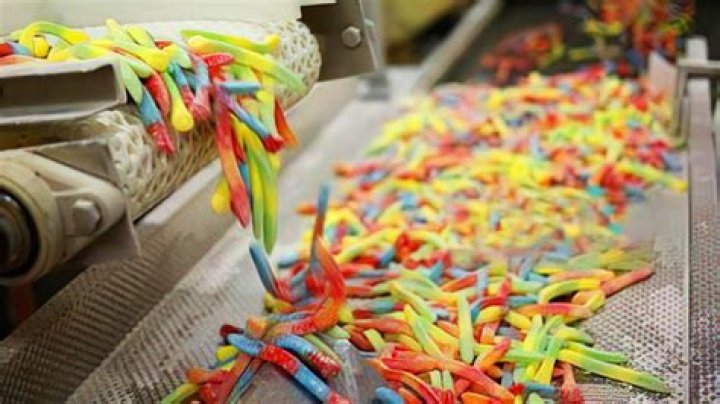 How are sour gummy worms made?
