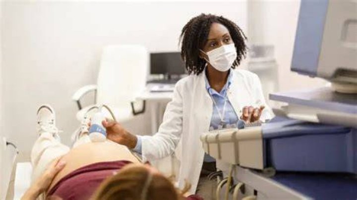 How much does an obstetrician make per delivery?
