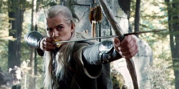 What bow does Legolas use?