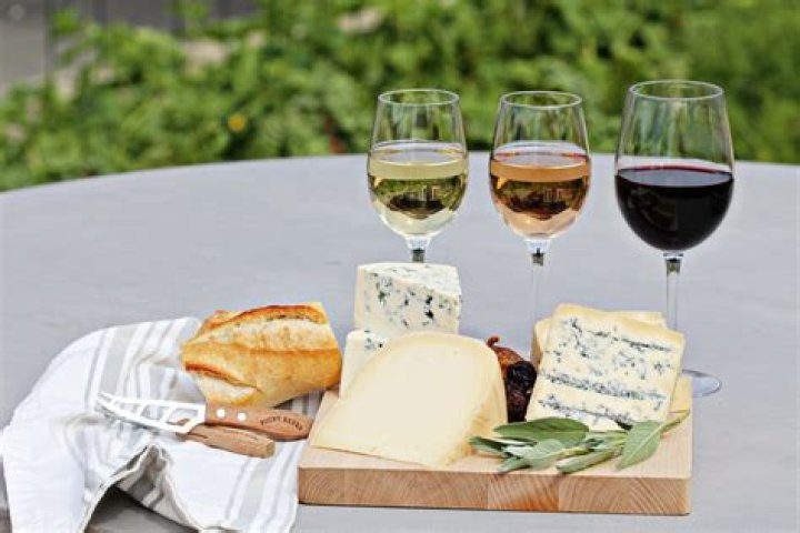 What cheese goes well with white wine?