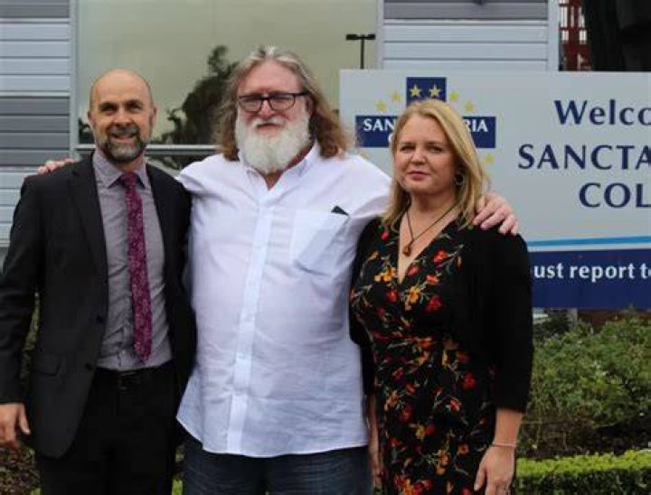 Where was Gabe Newell born?