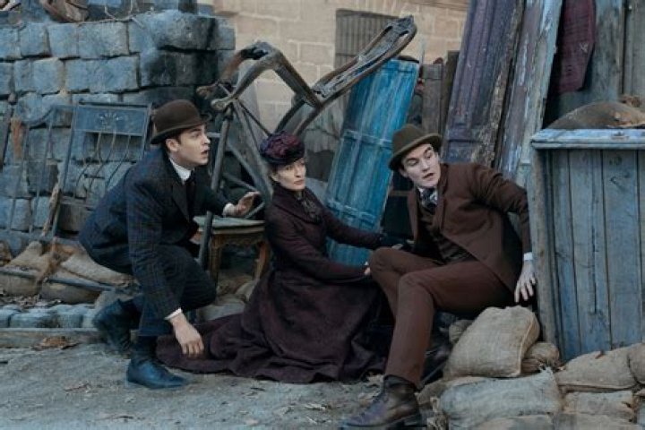 Who voiced Moriarty in Sherlock 2009?
